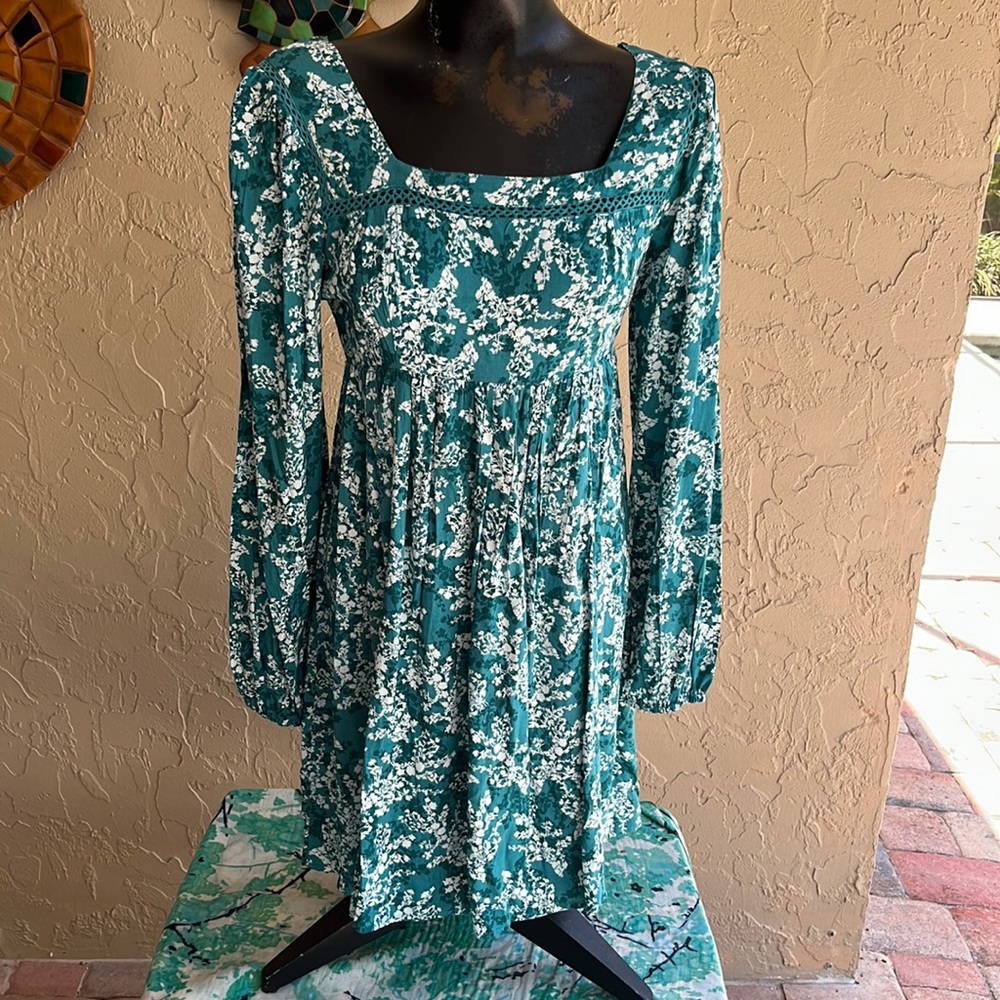NWOT Jessica Simpson Long Sleeve Scoop Neck Midi Dress - Sz M